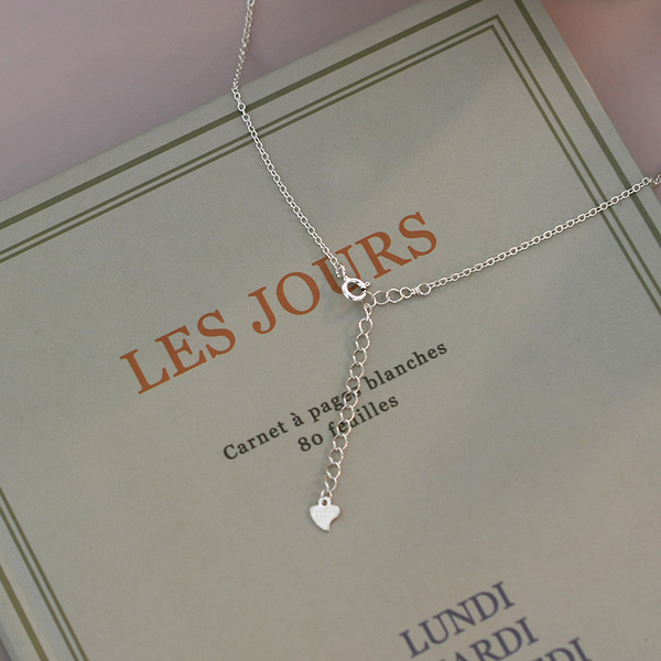 Design necklace from pearl