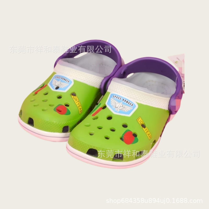 Zapatos de holes de nuevo estilo tarjeta casa clásica Pixar niños antideslizantes sandalias cómodas zapatillas de playa al por mayor image 2