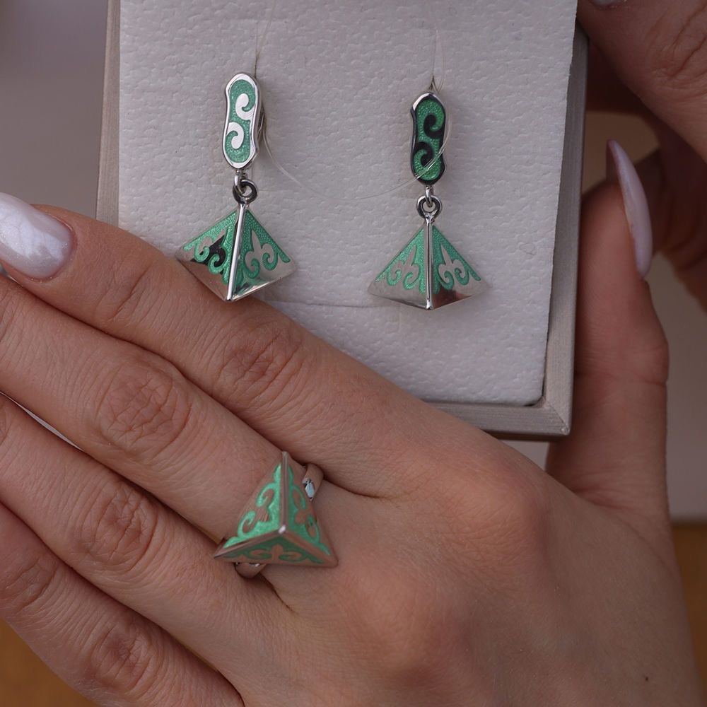 Ethnic ring