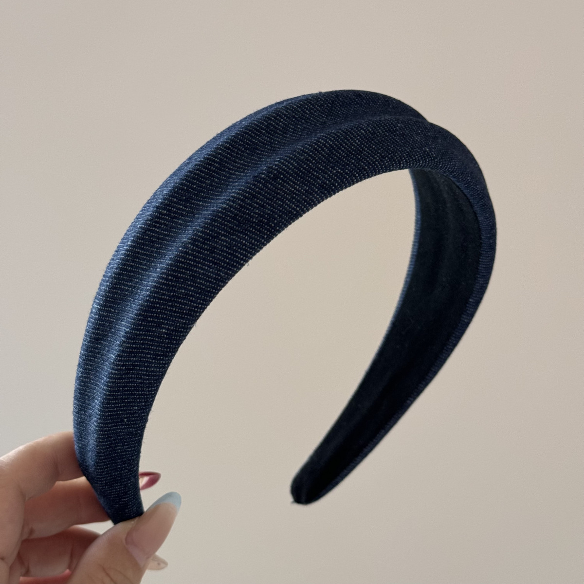Diadema de moda cóncavo-convexo de mezclilla de tela Cabeza de presión de borde ancho Cabeza de cabeza alta Temperamento Horquilla de presión Accesorios para el cabello de todos los partidos diarios image 6