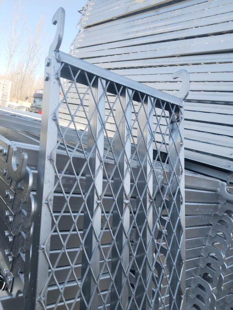 厂家供应 镀锌脚手架踏板  镀锌挂钩踏板 可加工多型号脚手架踏板