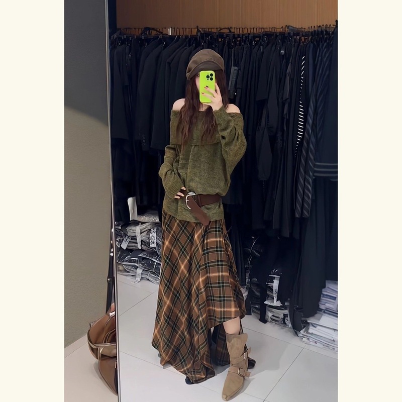 轻熟风时尚绿色一字肩长袖针织上衣女秋季格纹不规则半身裙两件套|undefined