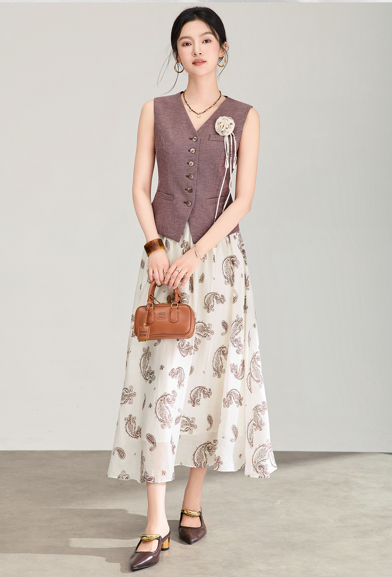 Set áo gile len phối váy maxi in hoa phong cách boho mùa hè — Màu cà phê chi tiết 2