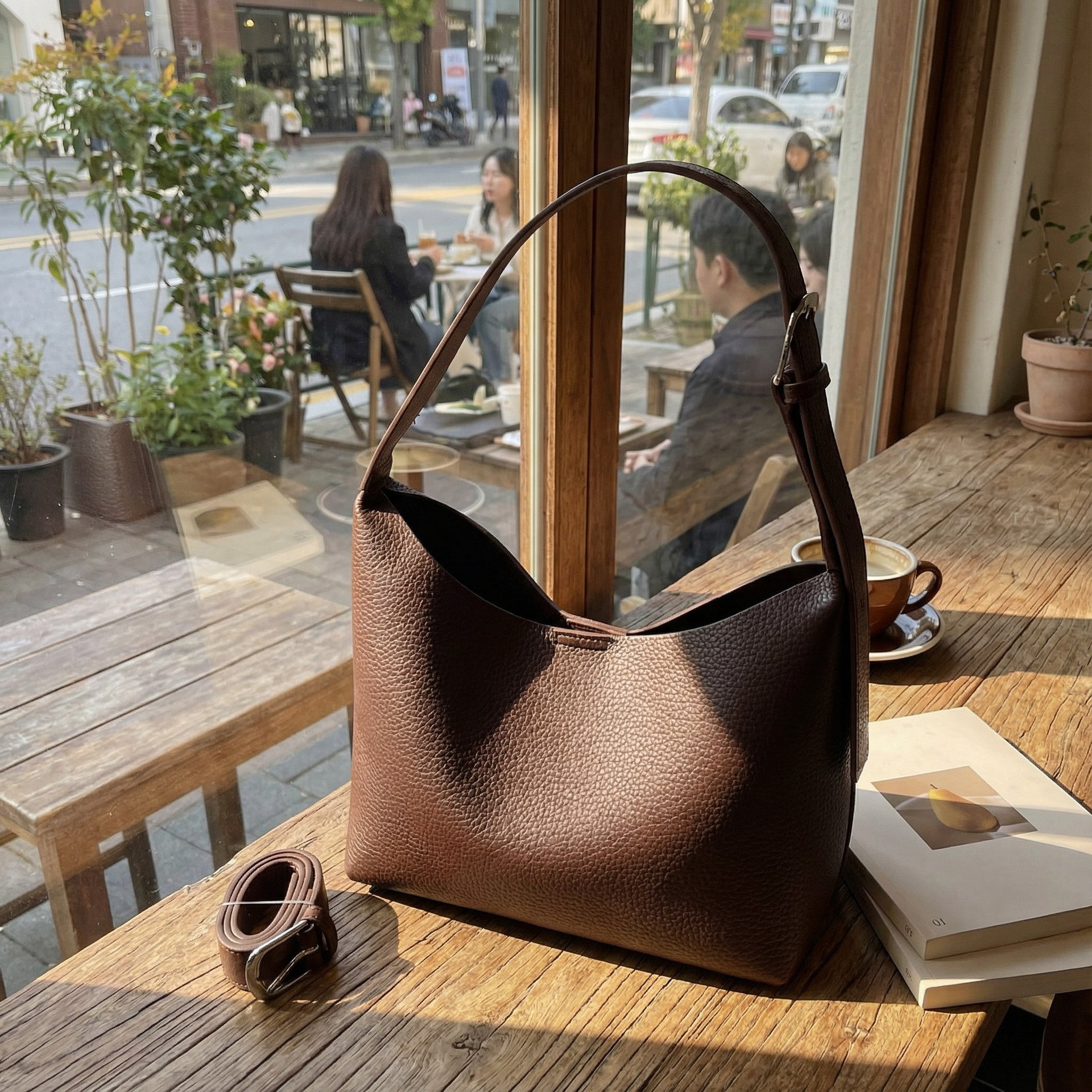 Bolsos de cubo retro de alta calidad para mujeres otoño / invierno 2025 nuevo nicho Zhong commuting mochila de hombro bolso de trabajo diario