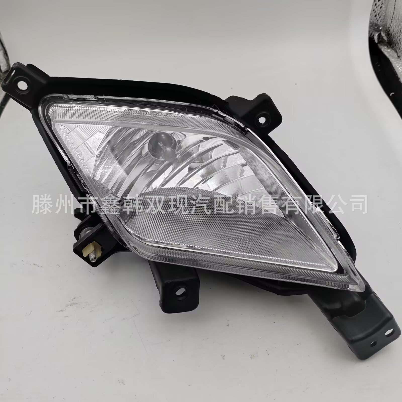 8320134001 8320234001 Suitable for 11-13 Models of Ssangyong Korando Front Bumper Lights, Front Fog Lights, Anti-Fog Lights
