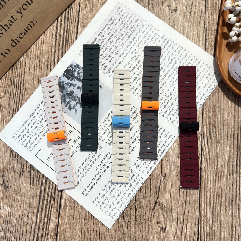Dragon Scale Silicone Magnetic Watch Strap Suitable for Huawei Gt4 Gt5 Samsung 18 20 22mm Two-Color Flat Head Magnetic Wrist Strap