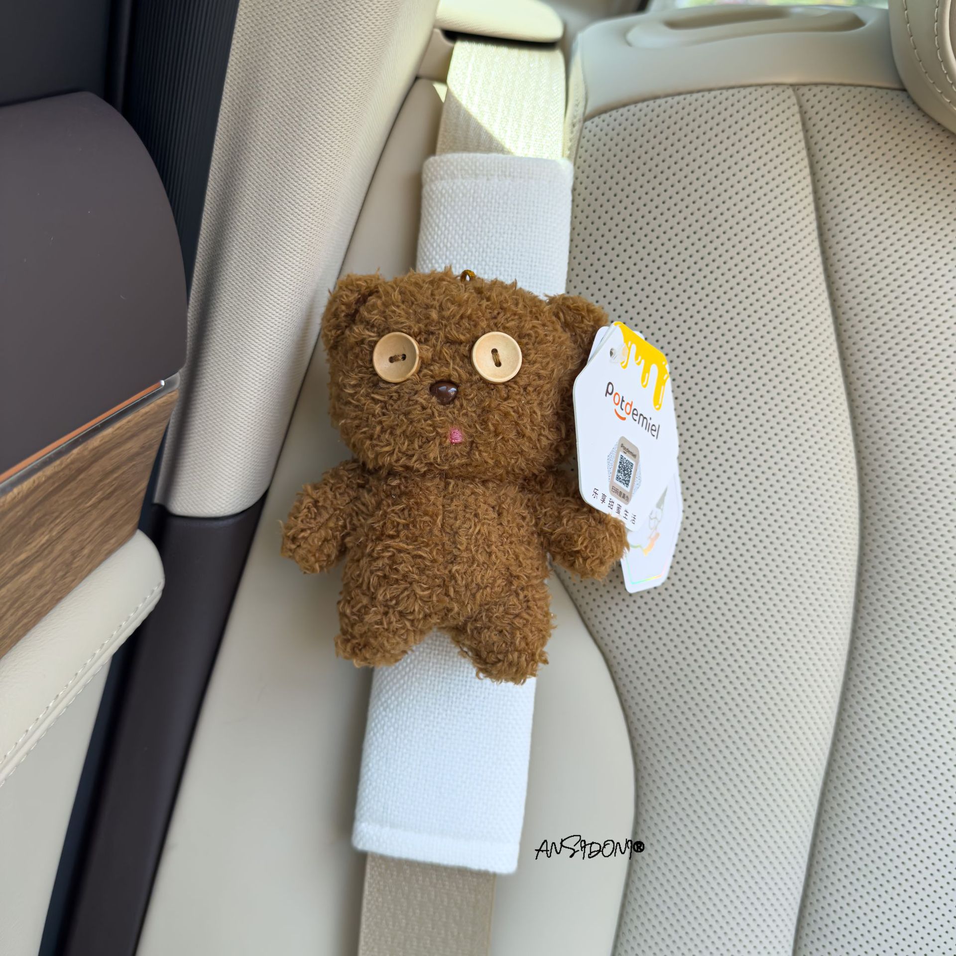 Authentic Minions Car Seatbelt Shoulder Pads Anti-Strangle Car Seatbelt Cover Car Interior Decoration Ornament for Women