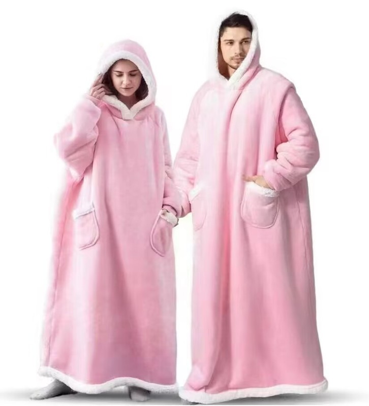 延長怠け者の頭をかぶせて絨毯をつかんで、カップルの家の服をかぶせます。|undefined