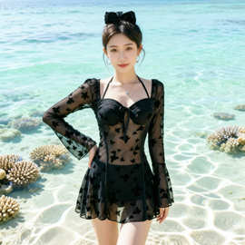 2026夏季新款纯欲女神范保守长袖防晒连体泳衣女泡温泉海边度假