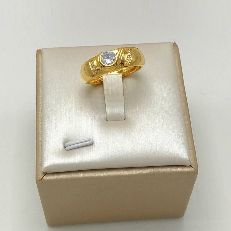 黄銅の金メッキの福の金儲けの指輪の男性の多種類の車の花は宝の蛇口の関公の戒子の金メッキの指輪を招きます。