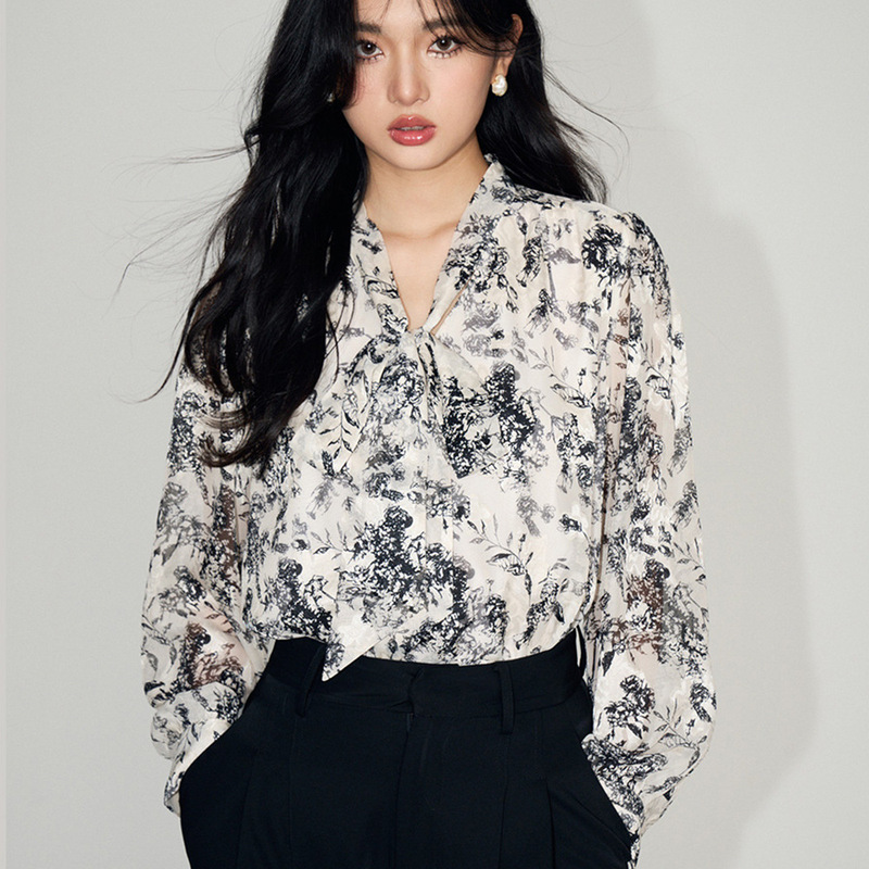 【Shengdu】26 Spring New French Retro V-Neck Ribbon Bow Print High-End Long-Sleeve Shirt Top for Women