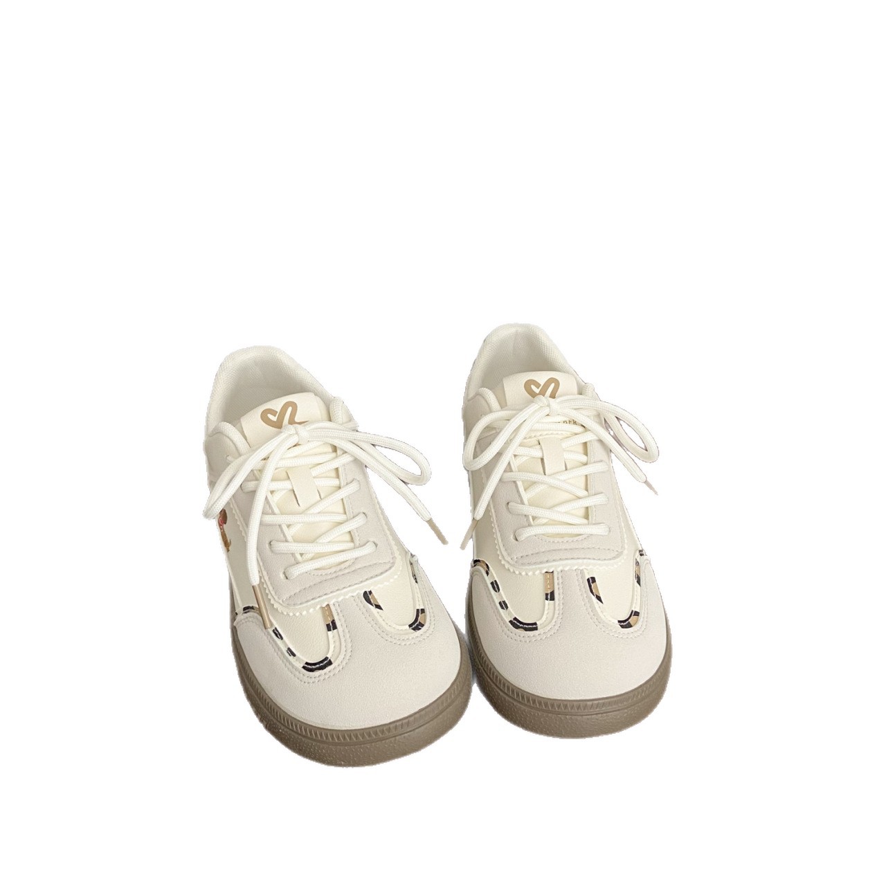 2026 primavera nueva variedad de zapatos de entrenamiento para estudiantes zapatos de skate casuales cómodos nichos coreanos zapatos blancos de suela gruesa para mujeres