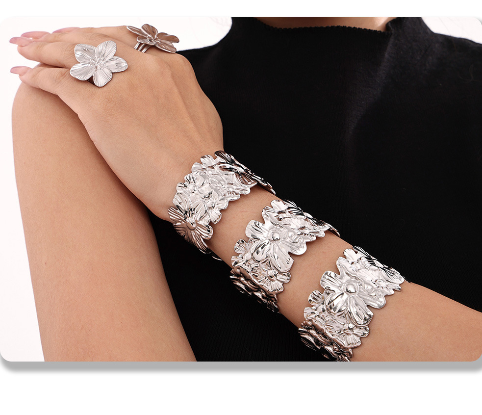 Square Sugar French Fashionable Exquisite Retro Pattern Wide Open Bracelet Titanium Steel Material Bracelet_voghion.com