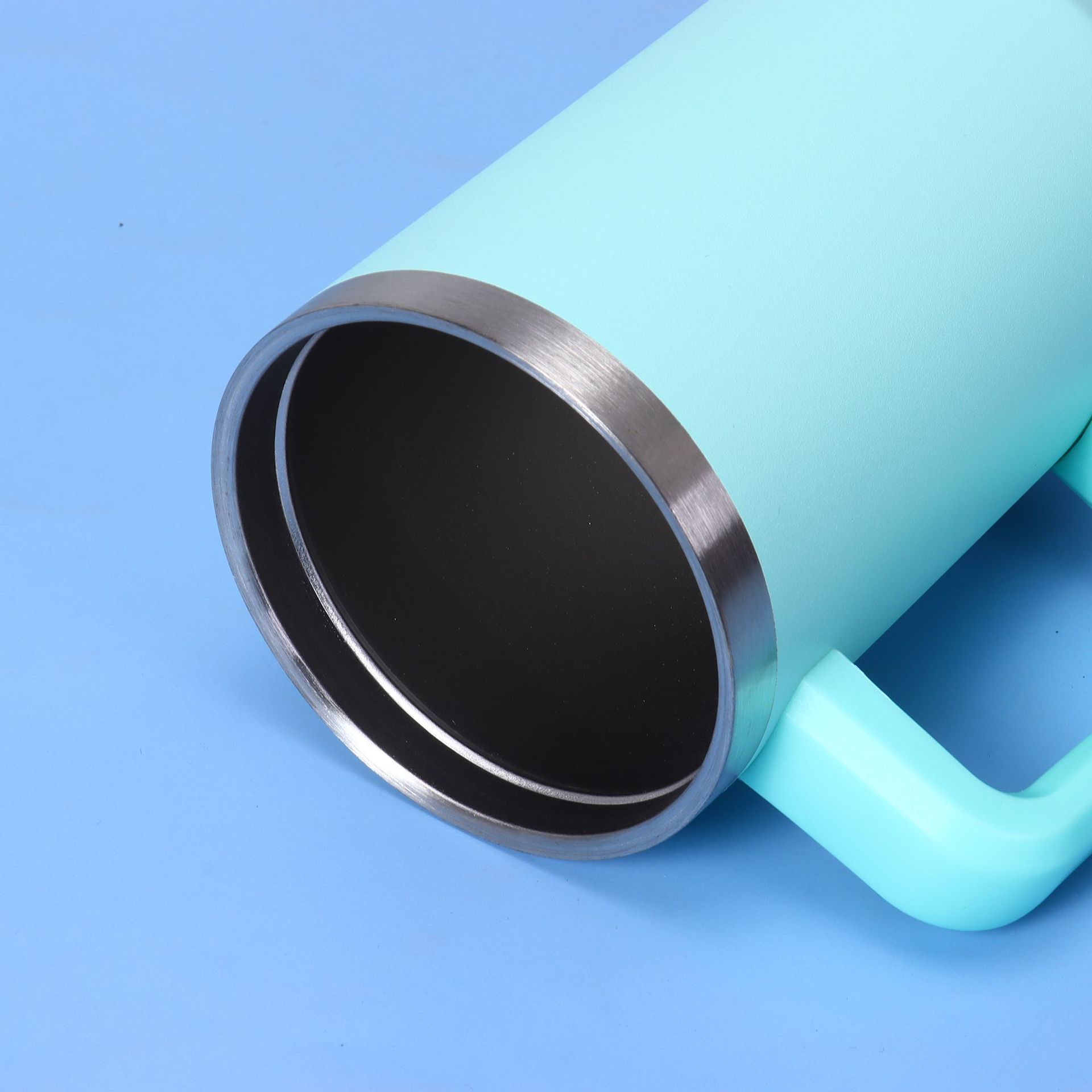 Vacuo transfronterizo 30oz mango de taza de automóvil de acero inoxidable aislamiento de calor aislamiento de frío taza de cerveza con paja al por mayor