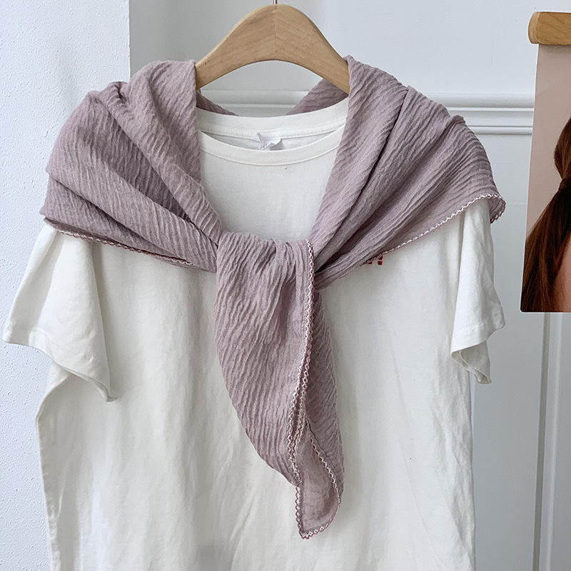 90 toallas cuadradas para mujeres otoño y invierno 2025 nuevo color sólido borde de dientes curvos bolsas de pañuelo protector de cuello bufandas bufandas de seda al por mayor