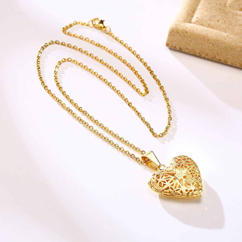 Fashion Heart Shape Titanium Steel Plating Necklace display picture 4