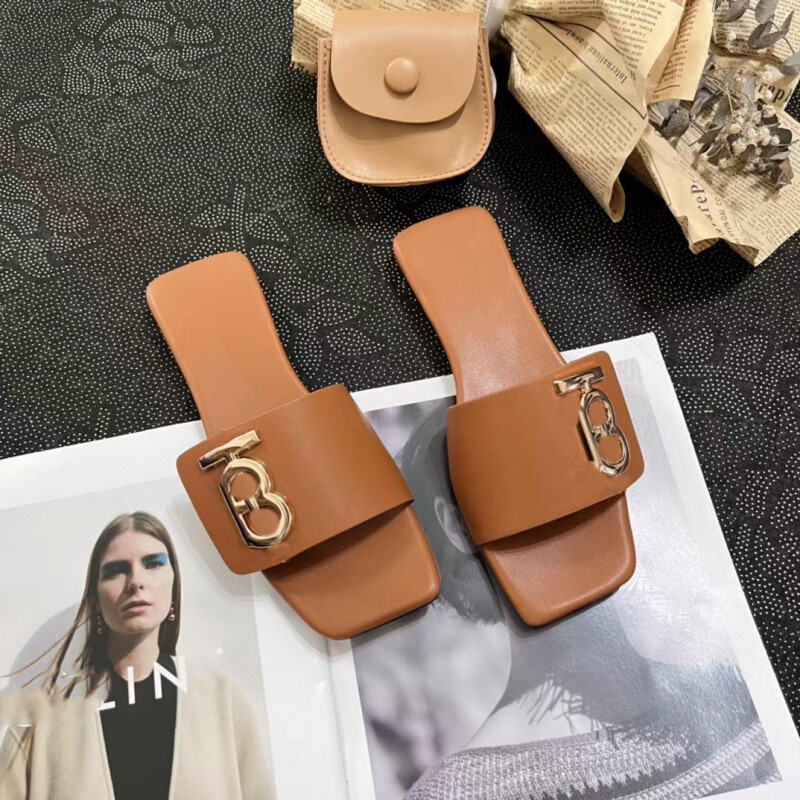 2025 Summer Full Leather Sandals Women's Flat Slippers Square Toe Metal Letters Casual Home Beach Sandals