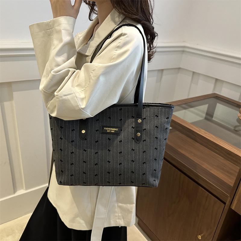 Bolsos para mujer 2024 nuevo bolso de alta capacidad popular de este año bolso de viaje casual de un solo hombro de otoño e invierno de todo fósforo