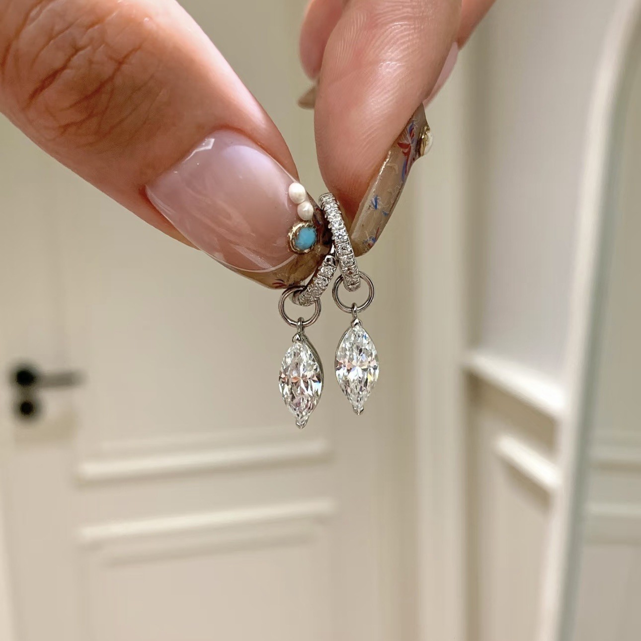 Elegant cute small design earrings drop-shaped, women's style, light luxury style, high-quality style