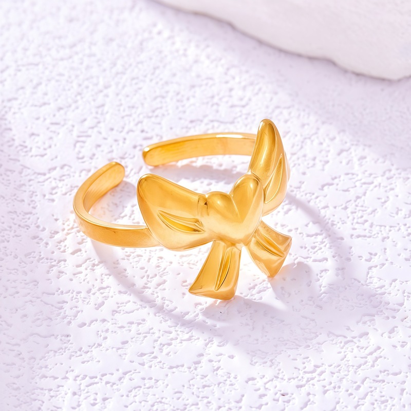 ヨーロッパとアメリカのファッション多用途愛ステンレス鋼リング女性のための 18 k 蝶中空オープンリング油圧ジュエリー卸売|undefined