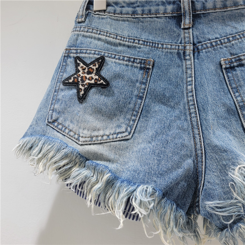 Pantalón Corto Jean de Mezclilla de Poliéster Efecto Desgastado Parche Decorativo Bordes Deshilachados para Verano Casual