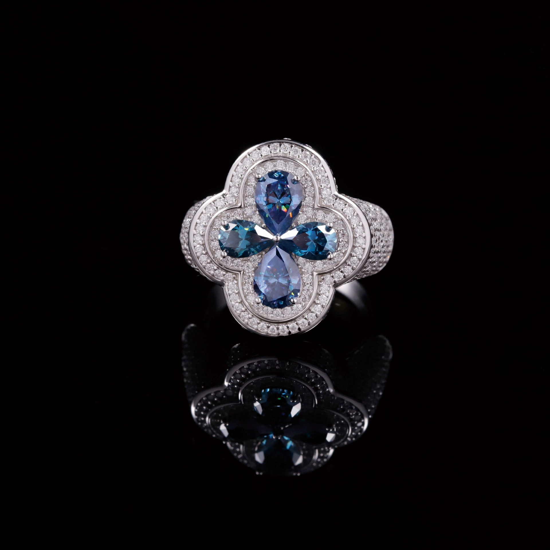 Модное кольцо в стиле лёгкой роскоши с синим четырёхлистным клевером, серебро S925, инкрустированное высококачественным муассанитом цвета D, эксклюзивное кольцо премиум-класса.