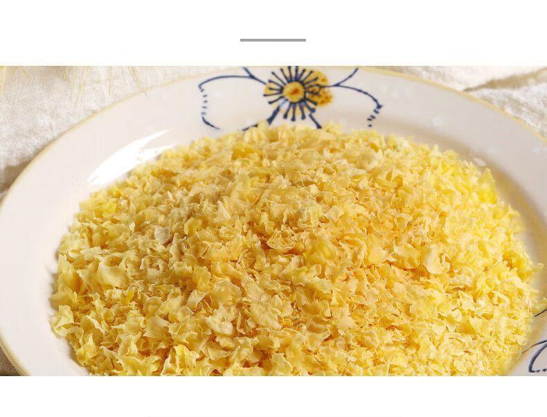 Dried Tremella Mushroom Pieces Yin Er 500g Sun Dried Snow Fungus for Soup and Sweet Desserts in use