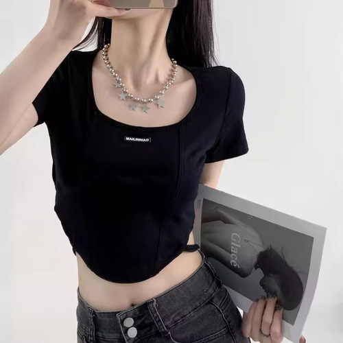 American Retro Black Fishbone Strap Short-Sleeve T-Shirt for Women, Summer Short Style, High-Waisted, Unstructured, Revealing Upper Body Top