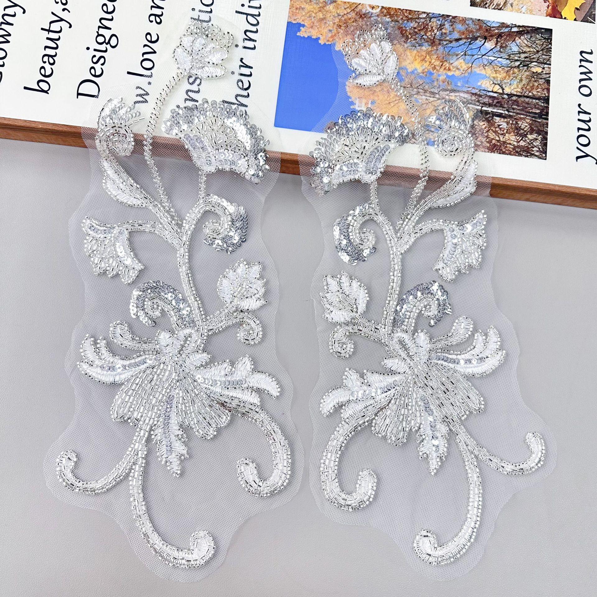 Guangzhou hilo de malla inferior de seda de plata bordado esquinilla flor de patrón floral hermosa ropa camisa accesorios de decoración 13 líneas