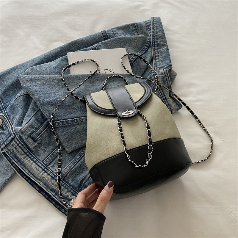 Otoño y invierno retro mochila de mujer 2024 nueva cadena versátil mochila exquisita mini mochila mate