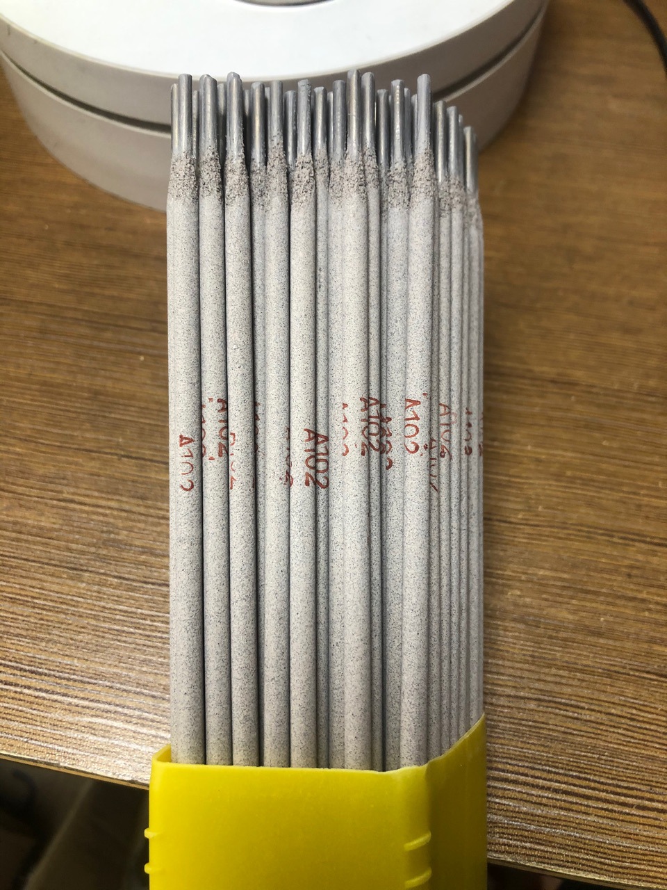 厂价直销304不锈钢焊条A102/2.5/3.2每盒2公斤