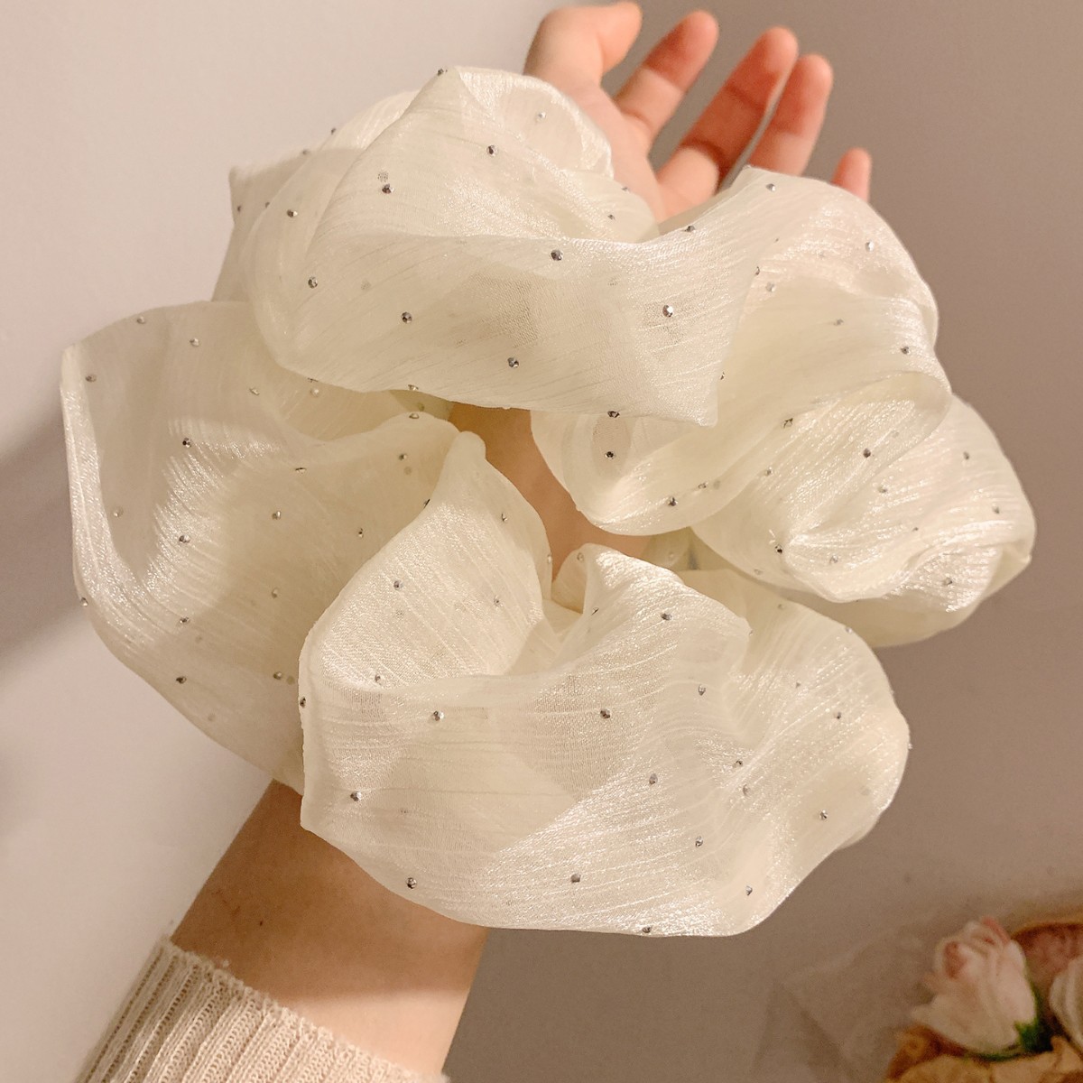 Gypsophila zachte beige mesh scrunchie voor dames haaraccessoire_voghion.com