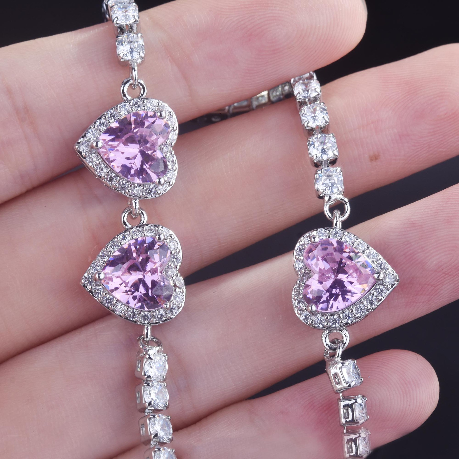 Lumière De Luxe L'industrie Lourde Haute-fin Clavicule Chaîne Femelle D'été Doux Rose Amour Pull Ras Du Cou Collier Plein Zircon Collier display picture 2