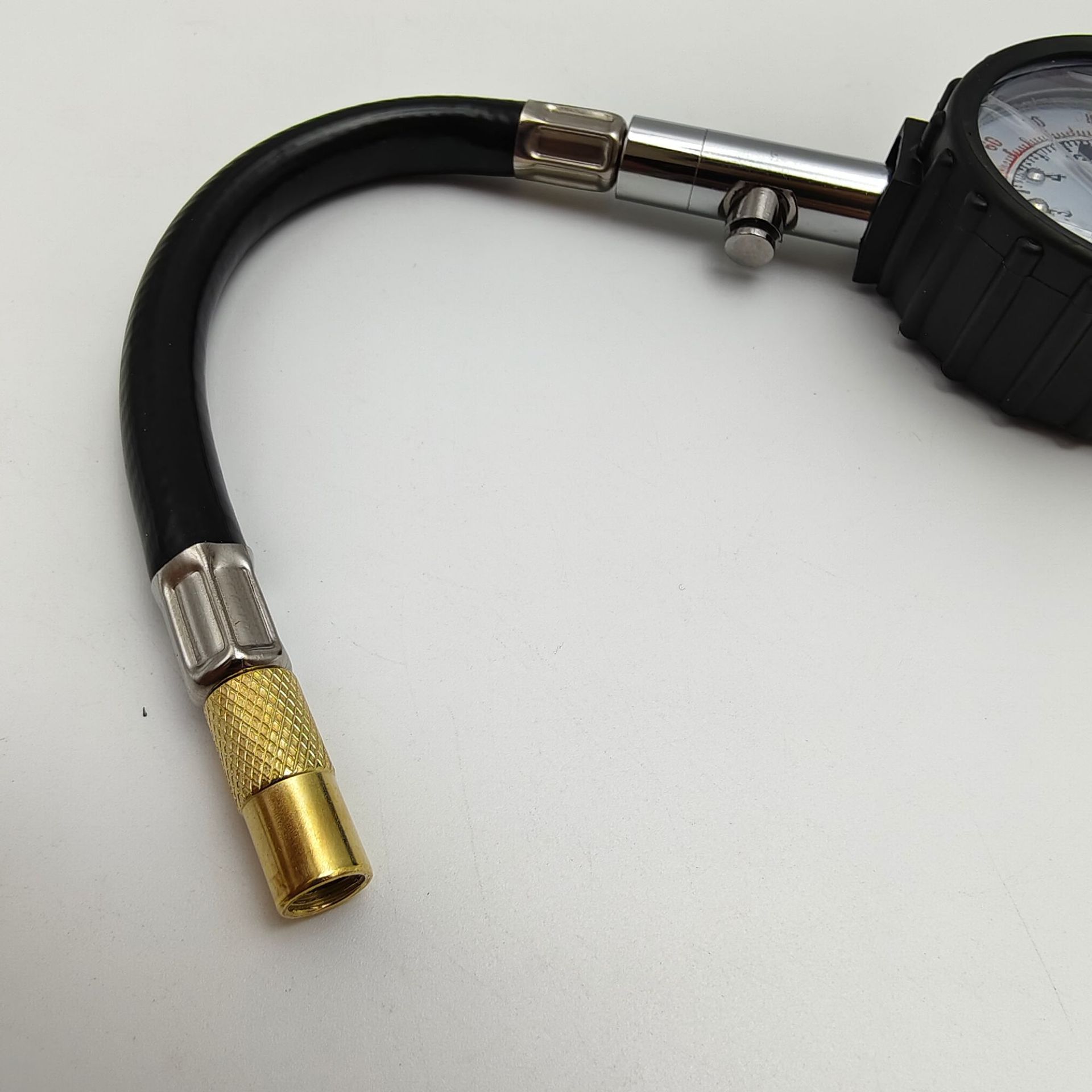 High-precision car tire pressure gauge, multifunctional with deflation function, long hose mechanical tire pressure gauge detector
