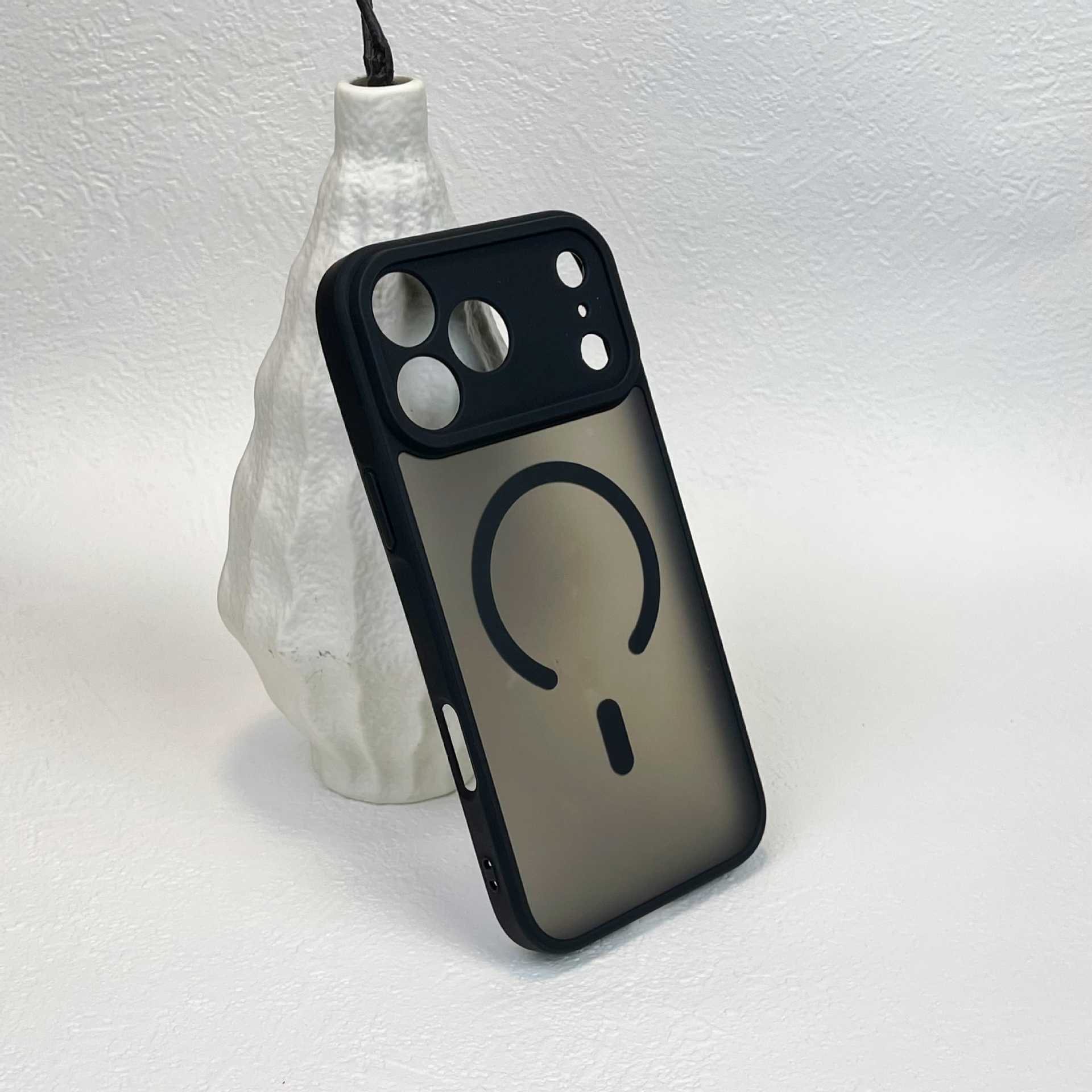 适用iPhone18promax手机壳肤感磨砂磁吸精孔防摔苹果17高级保护套