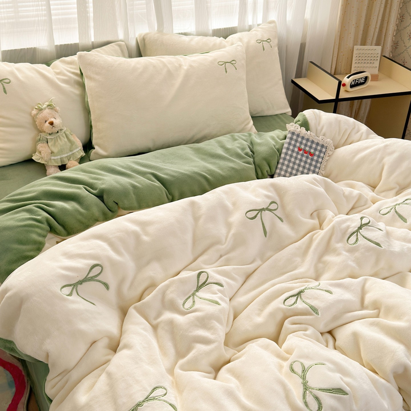 Invierno de color sólido leche cubierta de edredón de invierno 150x200 cubierta de edredón de coral de brida para una sola persona más edredón