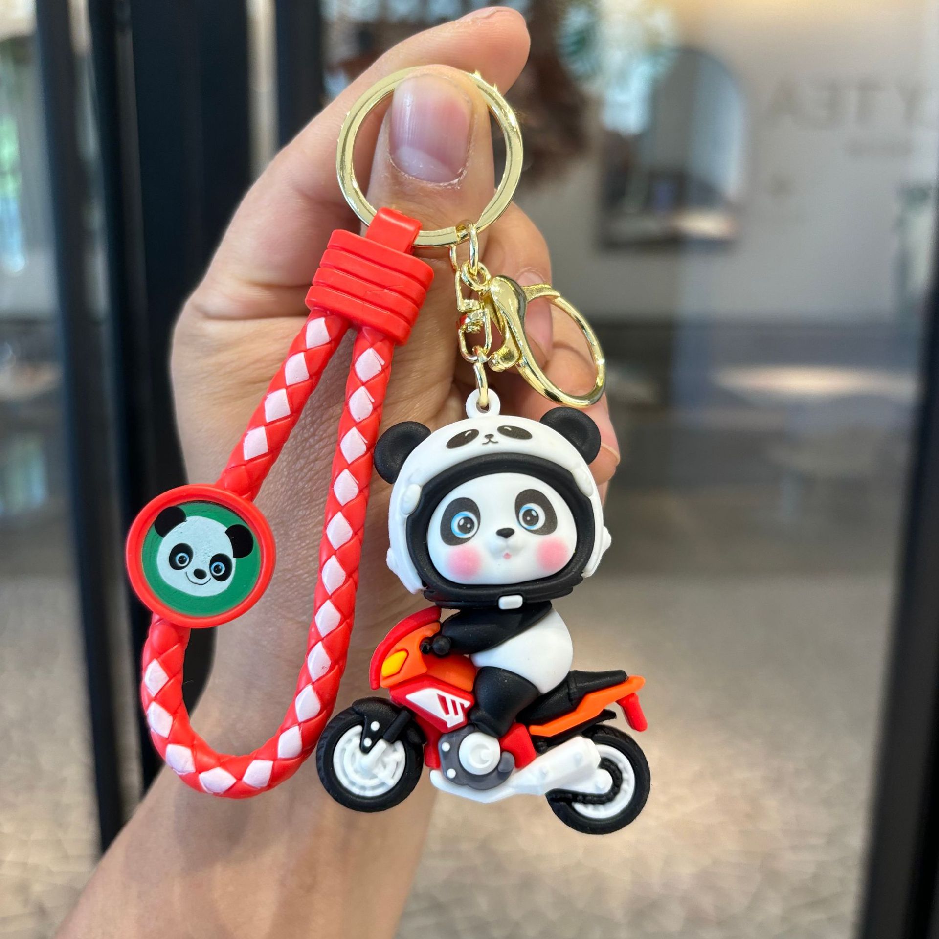 漫画のパンダの電気自動車のキーホルダーのソフトゴムの子供の自動車のキーチェーンの学生のかばんのペンダントの贈り物