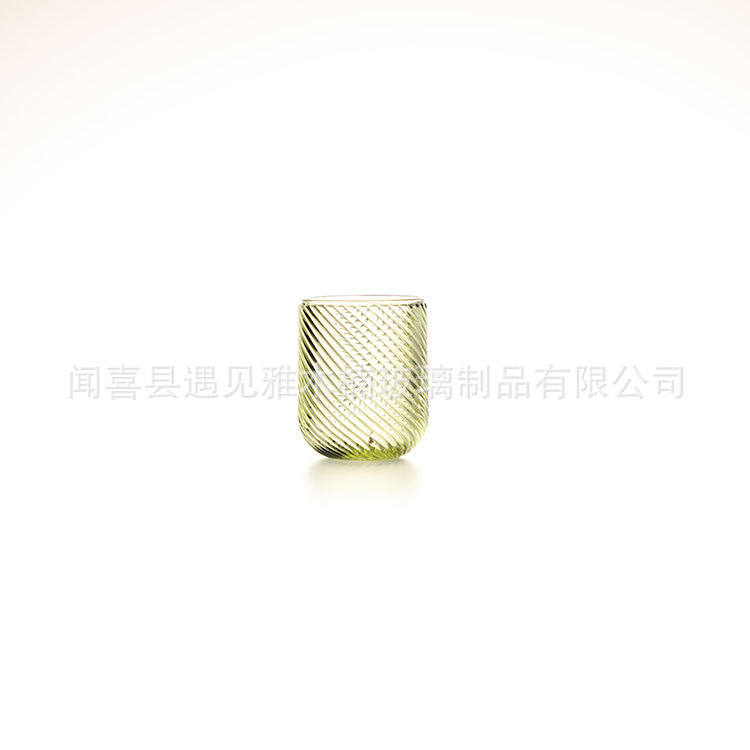 Taza de vino de vidrio en relieve Taza de vino de comercio exterior Europa Taza de decoración al por mayor Taza de jugo Taza de vino de pie alto
