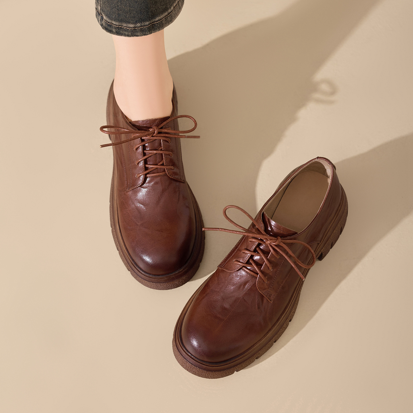 Giày nữ đế xuồng platform da bò đánh bóng phong cách vintage, gót 4 cm — màu nâu