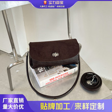 复古小方包高级感法棍链条单肩腋下包锁扣女包2026新款百搭斜挎包