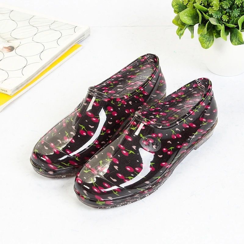 Zapatos de lluvia de cuatro estaciones para mujeres de tubo corto, zapatos de saliva poco profundos para mujeres, zapatos de goma de cocina para trabajar fuera, algodón resistente al desgaste, antideslizante