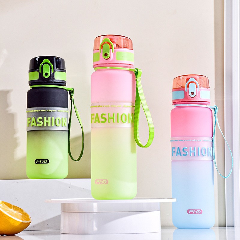 Tazas de paja de plástico de gran capacidad portátiles de alto valor facial de verano hervidor deportivo de plástico rebote taza de agua