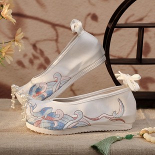 Waolan 2024 New Style Horse-faced Ming-made Hanfu Shoes Inner Height Pendant Bead Arch Shoes Cushion Ancient Embroidered Shoes