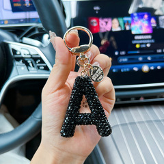 新しい黒色の陶泥のアルファベットのキーホルダーは英語の自動車の鍵の掛け物の男女の通用する包みの小さいペンダントを入れます。