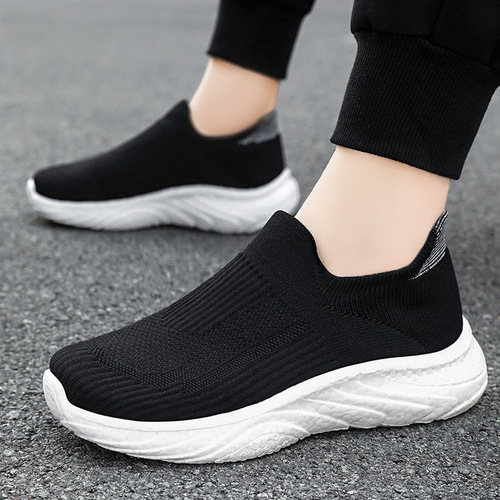 Men's shoes, breathable and odorless, one-step slip-on socks, plain color, versatile couple casual shoes, breathable flyknit single shoes.