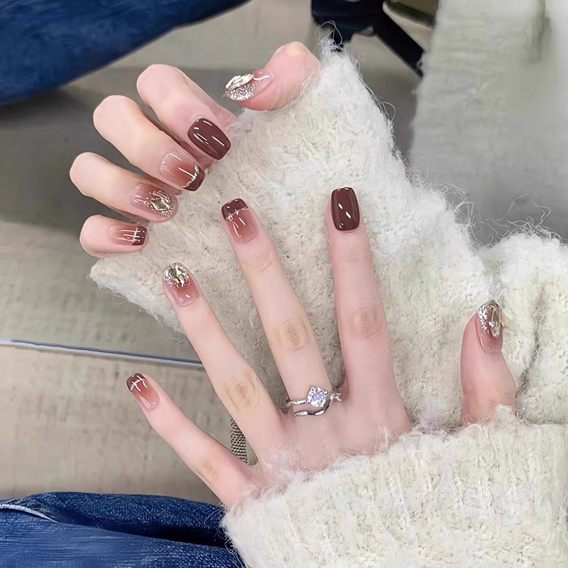 2026 Autumn and Winter New Style Burgundy French Blush Wearable Nails, Short Style, Brightening Effect, High-End with Rhinestones, Nail Tips