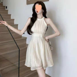 法式高级感无袖挂颈仙女款洋装女夏季海边度假高腰显瘦a字短裙