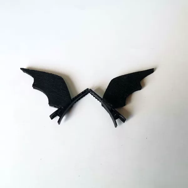 Battle of the wings of the clip