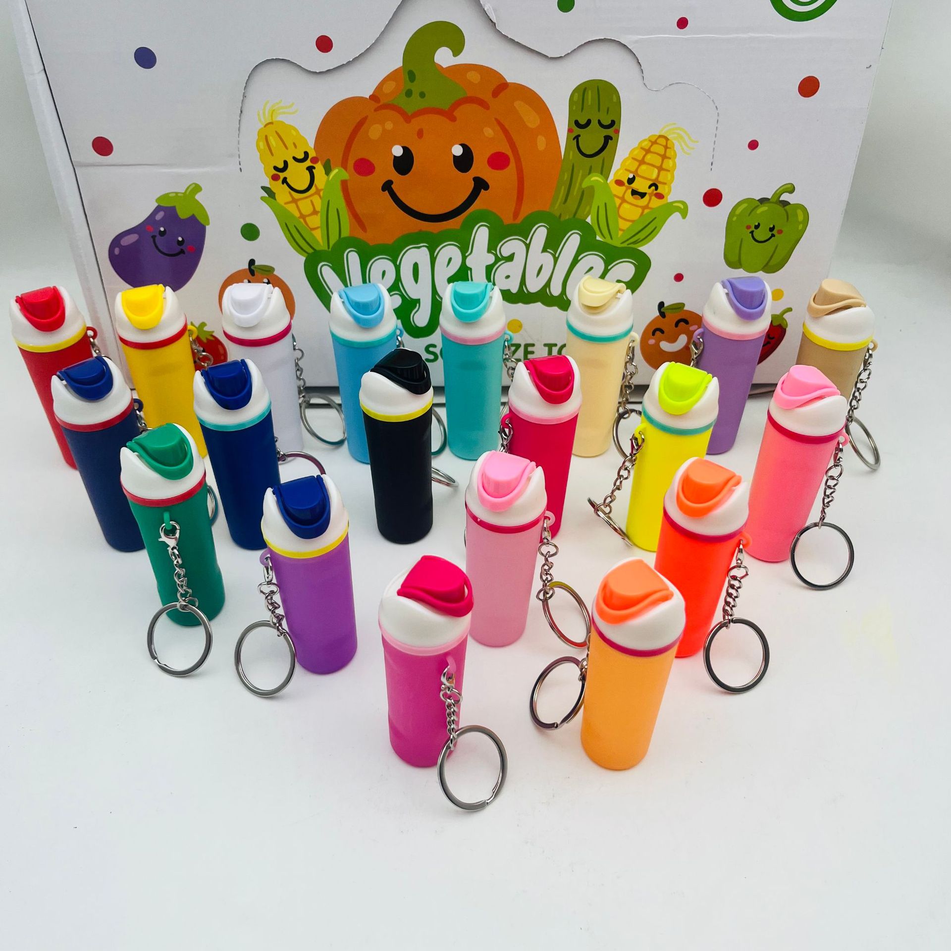 Explosivos transfronterizos Stanley Stanley Stanley llavero colgante día de la madre llavero puede poner lápiz labial colgante de mochila image 5
