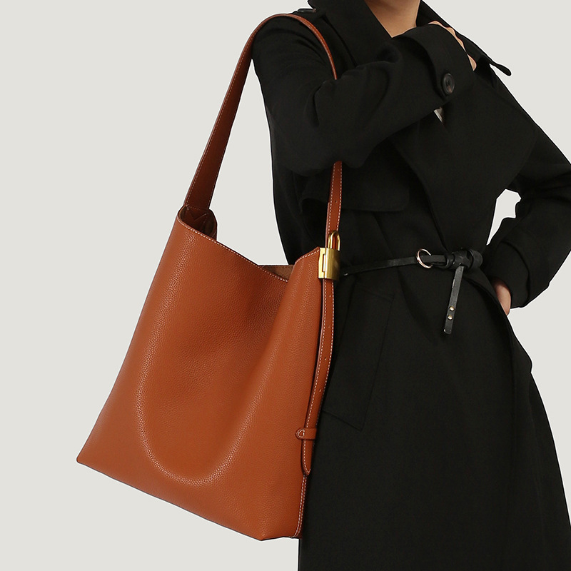 Guangzhou Women's 2024 Hobo Large Capacity Tote Bag Soft Leather Bucket Bag Commuter Shoulder Bag Fashion Versatile Handbag